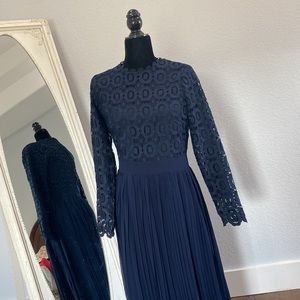 Navy Dainty Jewell’s Stroll at the Manor | Maxi Dress Medium Like New Holiday
